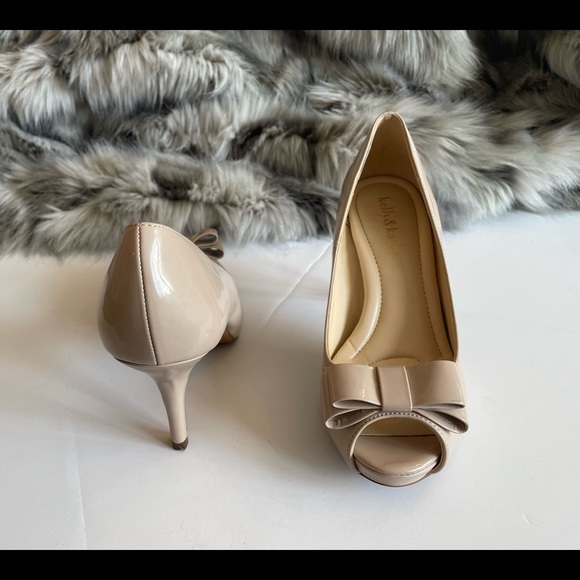Kelly&Katie Nude patent comfort peep toe 3” heel - Picture 4 of 7